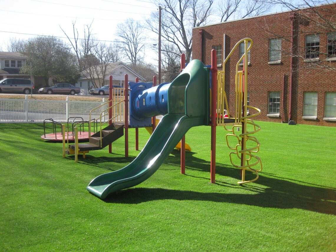 Artificial turf putting green in North Alabama